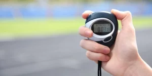 đồng hồ bấm giờ cho điền kinh